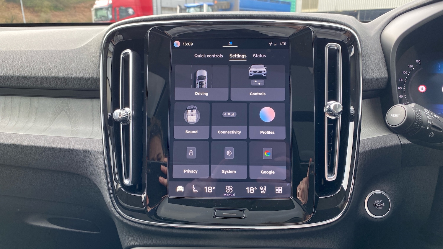 Used Volvo XC40 2025 for sale - 77818690: Photo 15