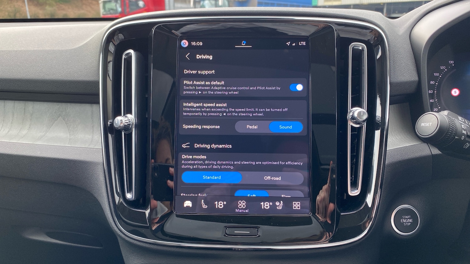 Used Volvo XC40 2025 for sale - 77818690: Photo 16