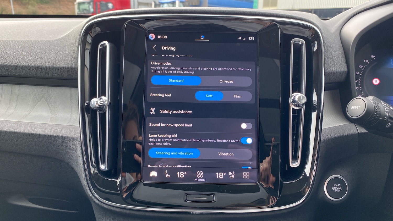 Used Volvo XC40 2025 for sale - 77818690: Photo 17