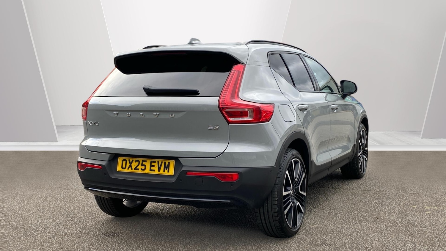 Used Volvo XC40 2025 for sale - 77818690: Photo 2