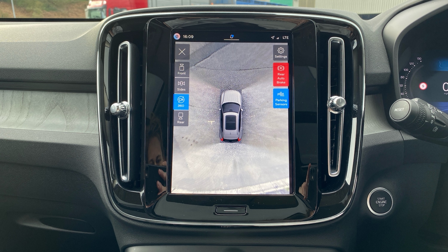 Used Volvo XC40 2025 for sale - 77818690: Photo 25