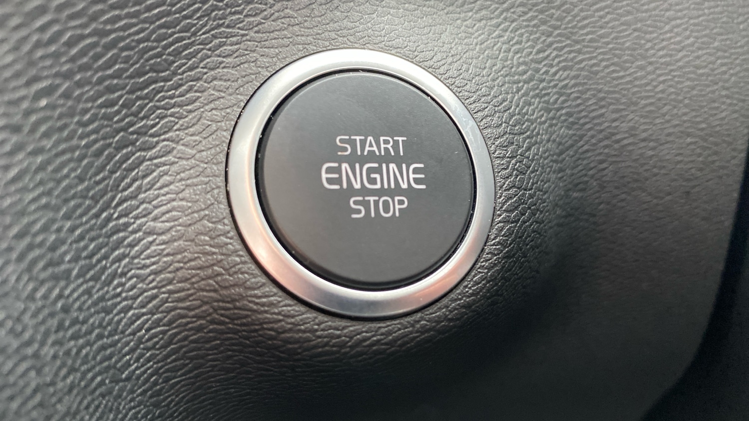 Used Volvo XC40 2025 for sale - 77818690: Photo 28