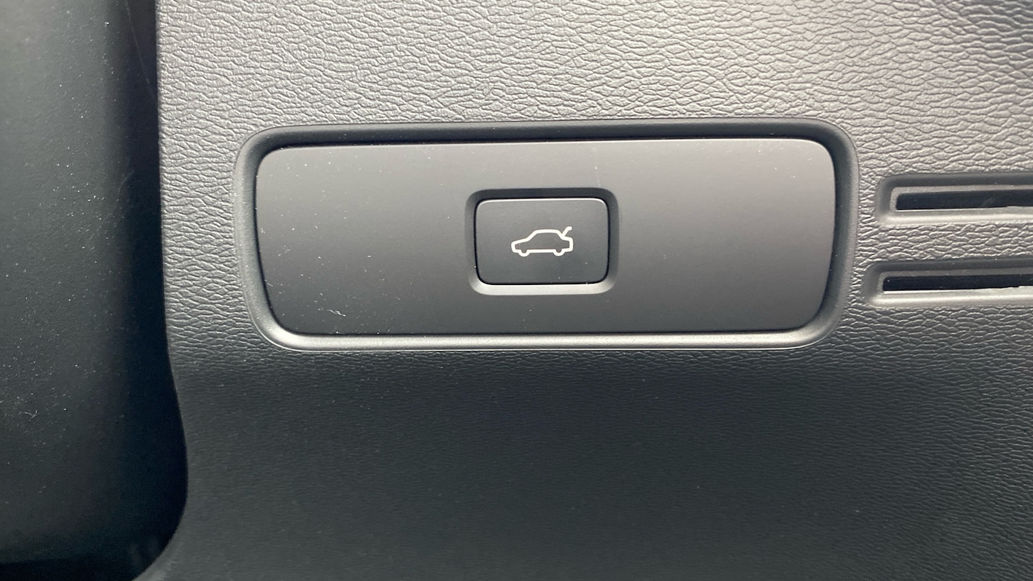 Used Volvo XC40 2025 for sale - 77818690: Photo 29