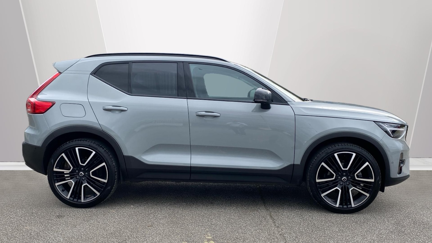 Used Volvo XC40 2025 for sale - 77818690: Photo 3