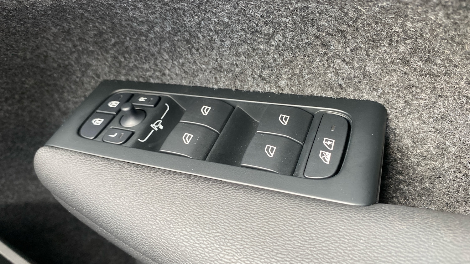 Used Volvo XC40 2025 for sale - 77818690: Photo 31