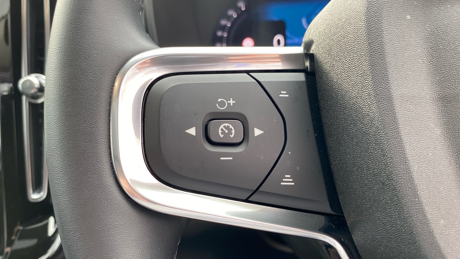 Used Volvo XC40 2025 for sale - 77818690: Photo 36