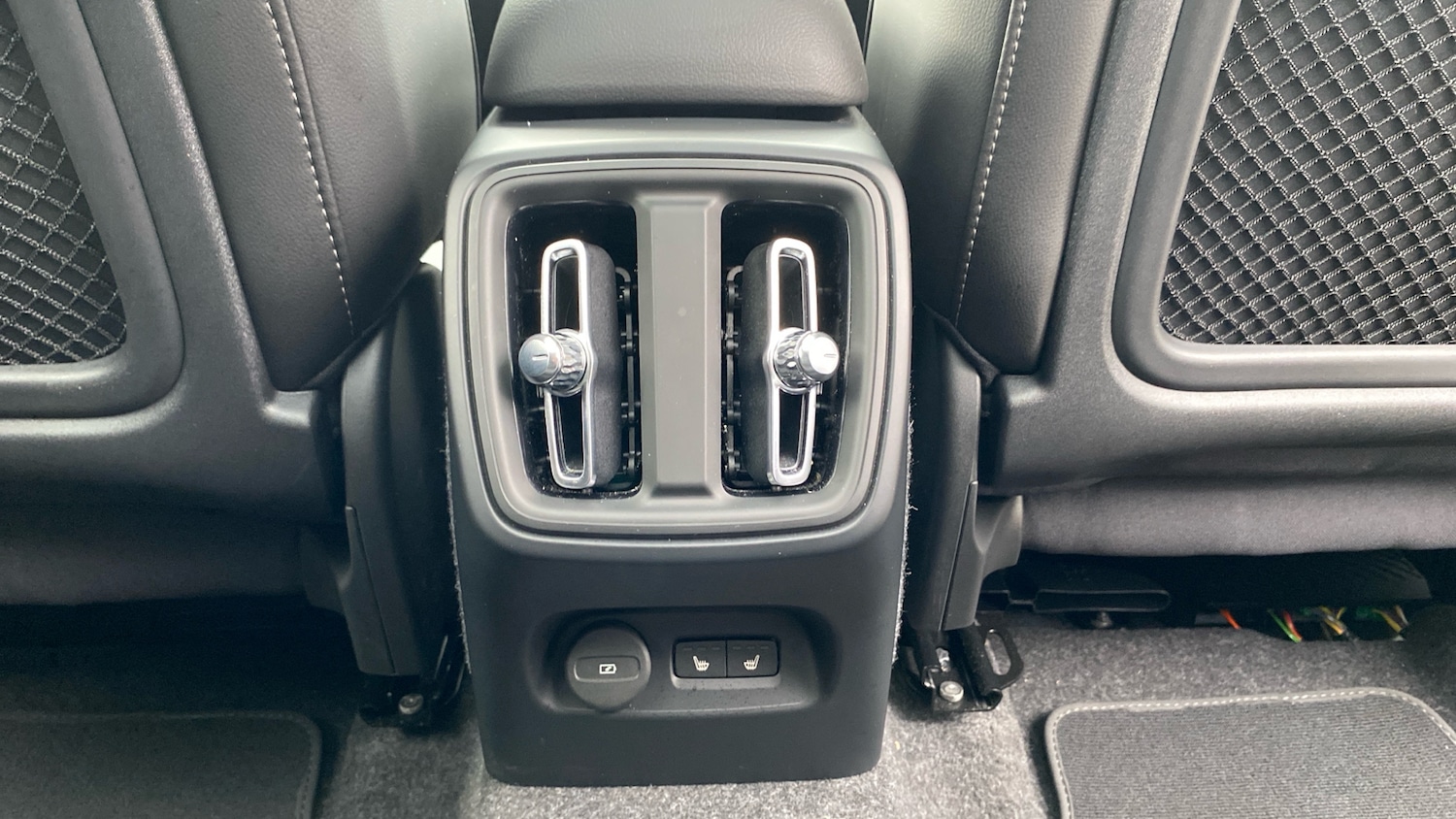 Used Volvo XC40 2025 for sale - 77818690: Photo 40