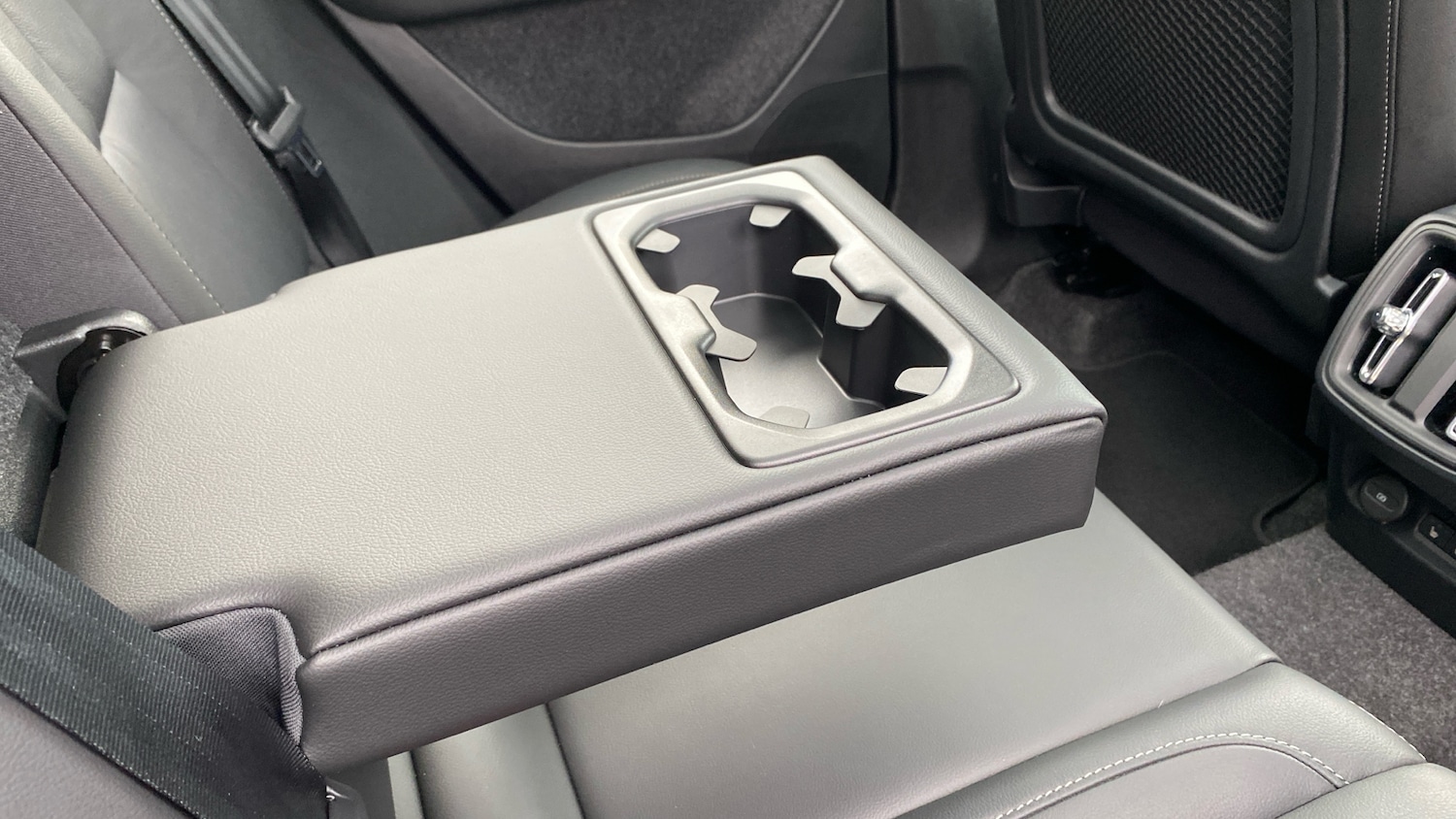 Used Volvo XC40 2025 for sale - 77818690: Photo 41