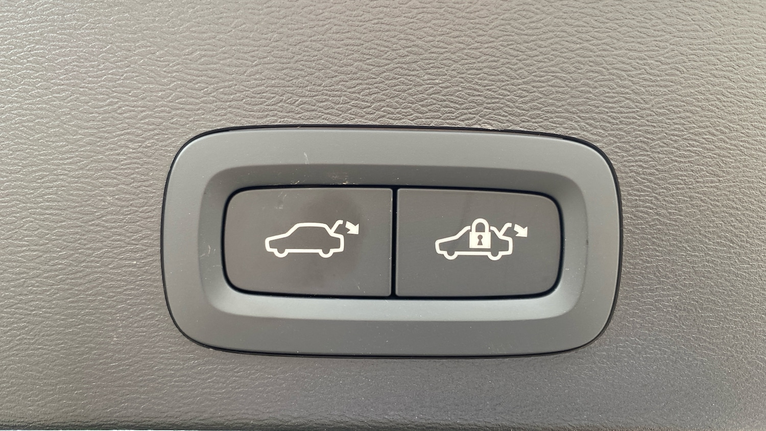 Used Volvo XC40 2025 for sale - 77818690: Photo 43