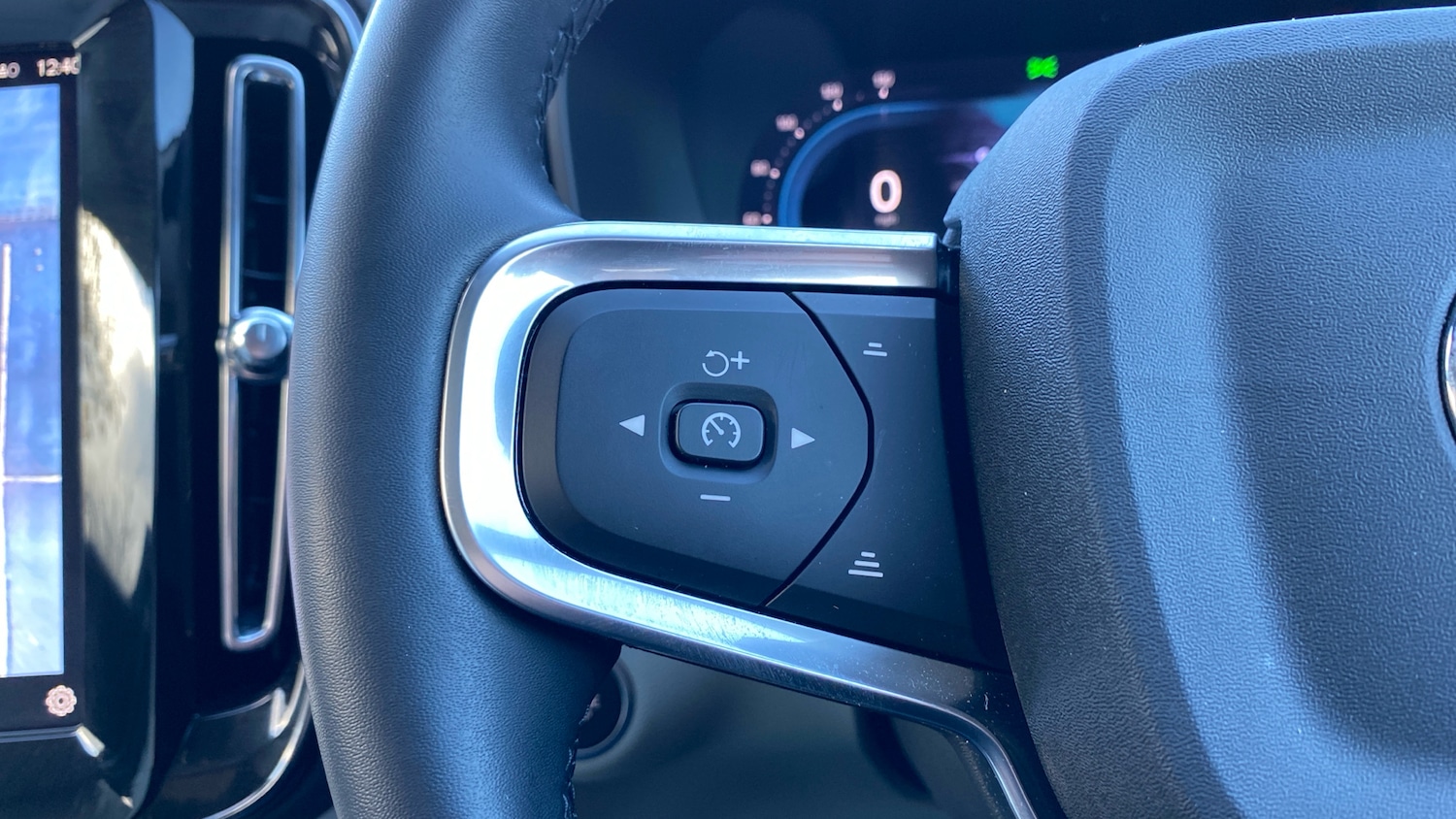 Used Volvo XC40 2025 for sale - 76807386: Photo 17