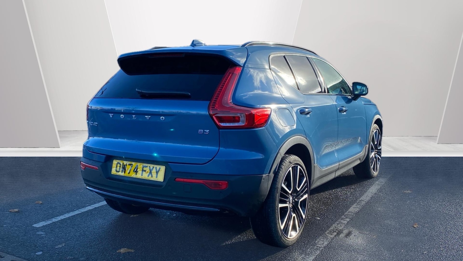 Used Volvo XC40 2025 for sale - 76807386: Photo 2
