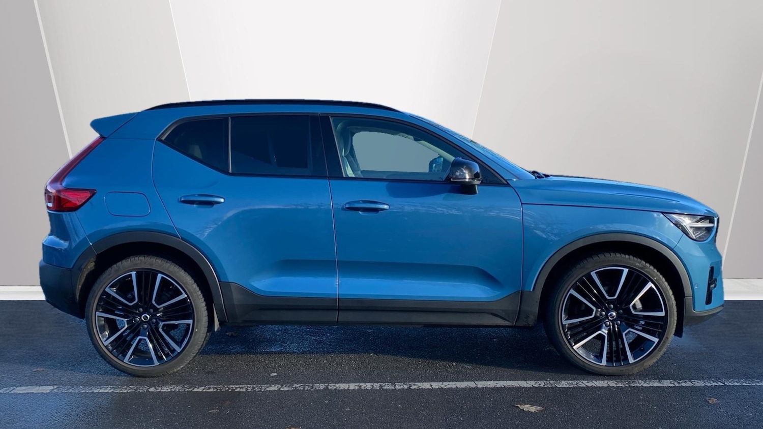 Used Volvo XC40 2025 for sale - 76807386: Photo 3