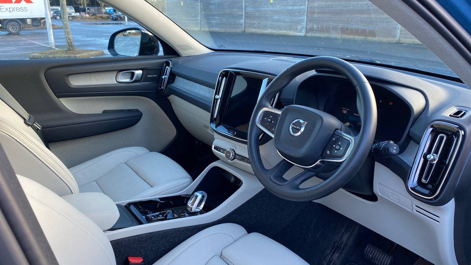 Used Volvo XC40 2025 for sale - 76807386: Photo 4