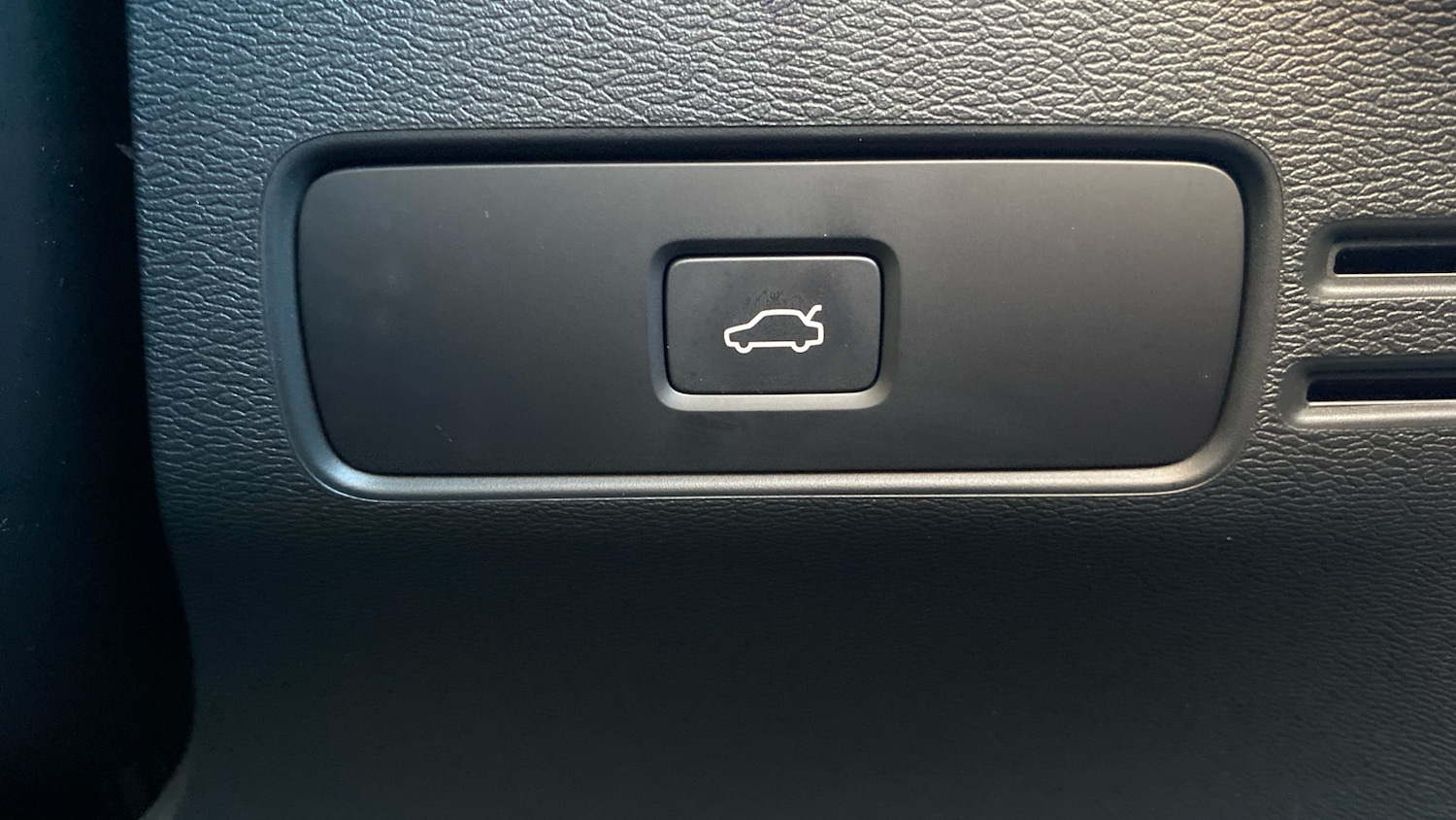 Used Volvo XC40 2022 for sale - 76653294: Photo 36