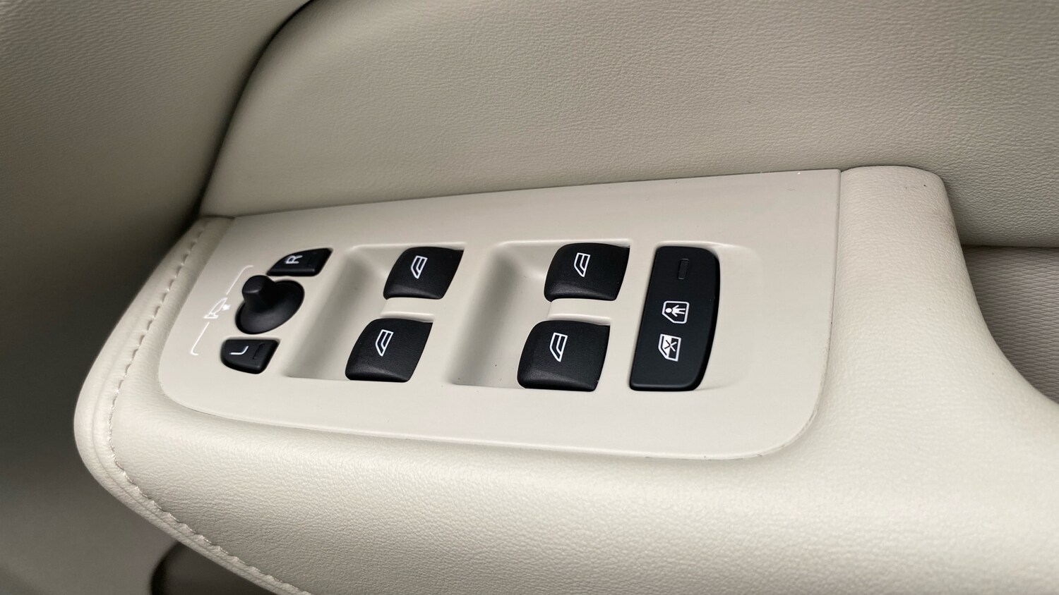 Used Volvo XC60 2025 for sale - 76653217: Photo 26