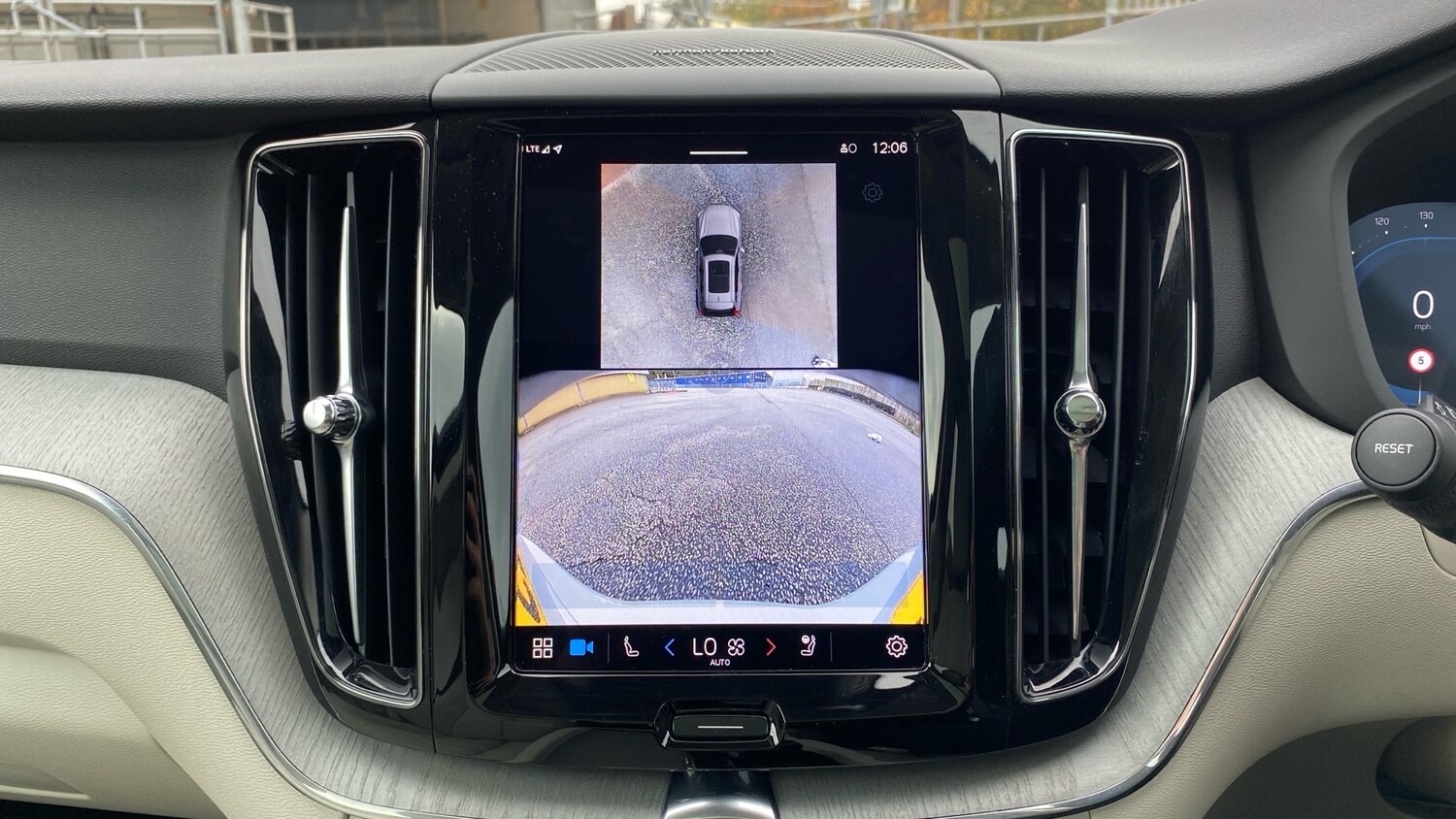 Used Volvo XC60 2025 for sale - 76653217: Photo 30