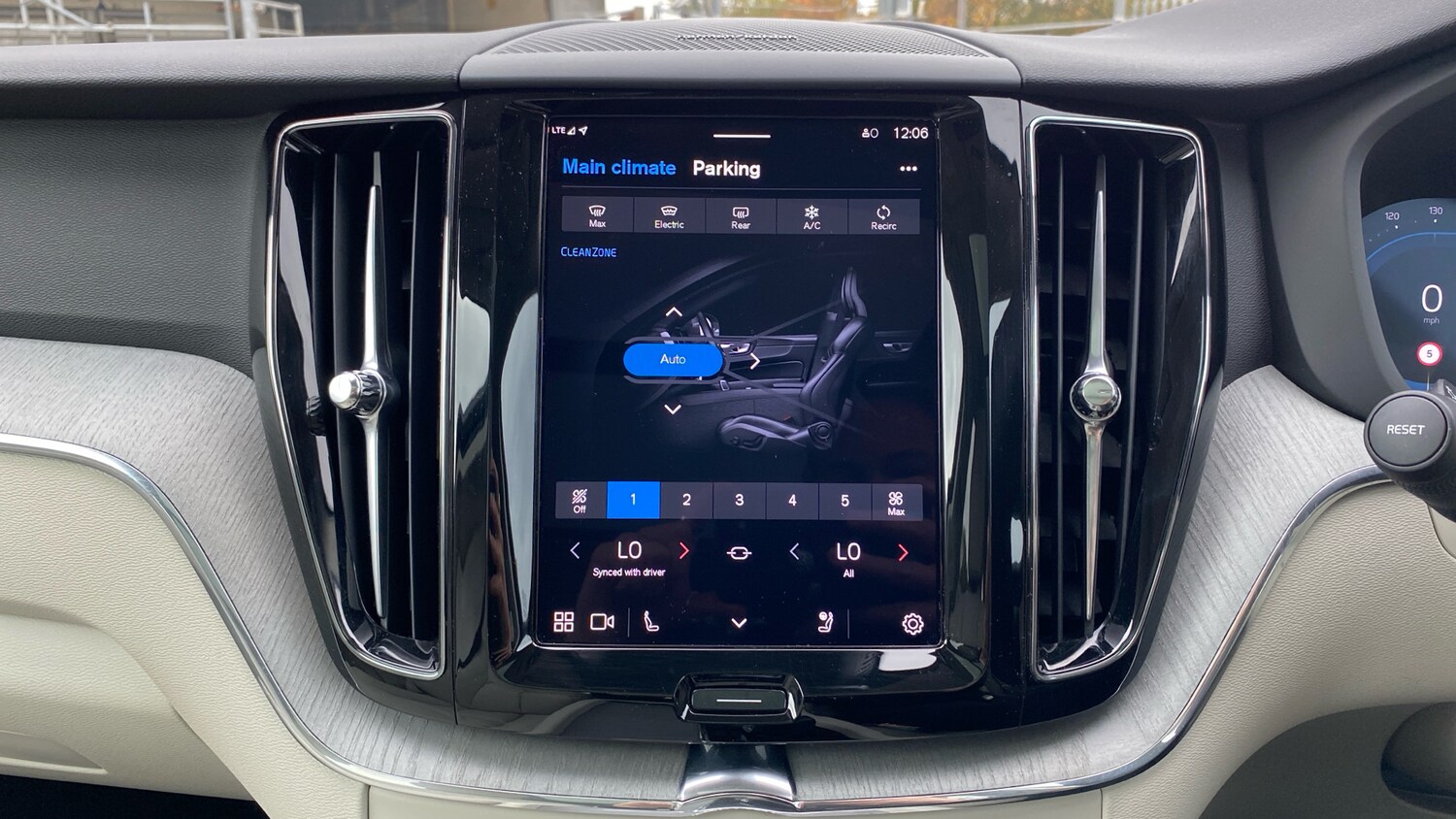 Used Volvo XC60 2025 for sale - 76653217: Photo 31