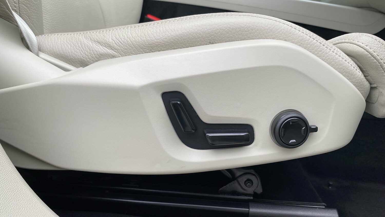 Used Volvo XC60 2025 for sale - 76653217: Photo 41