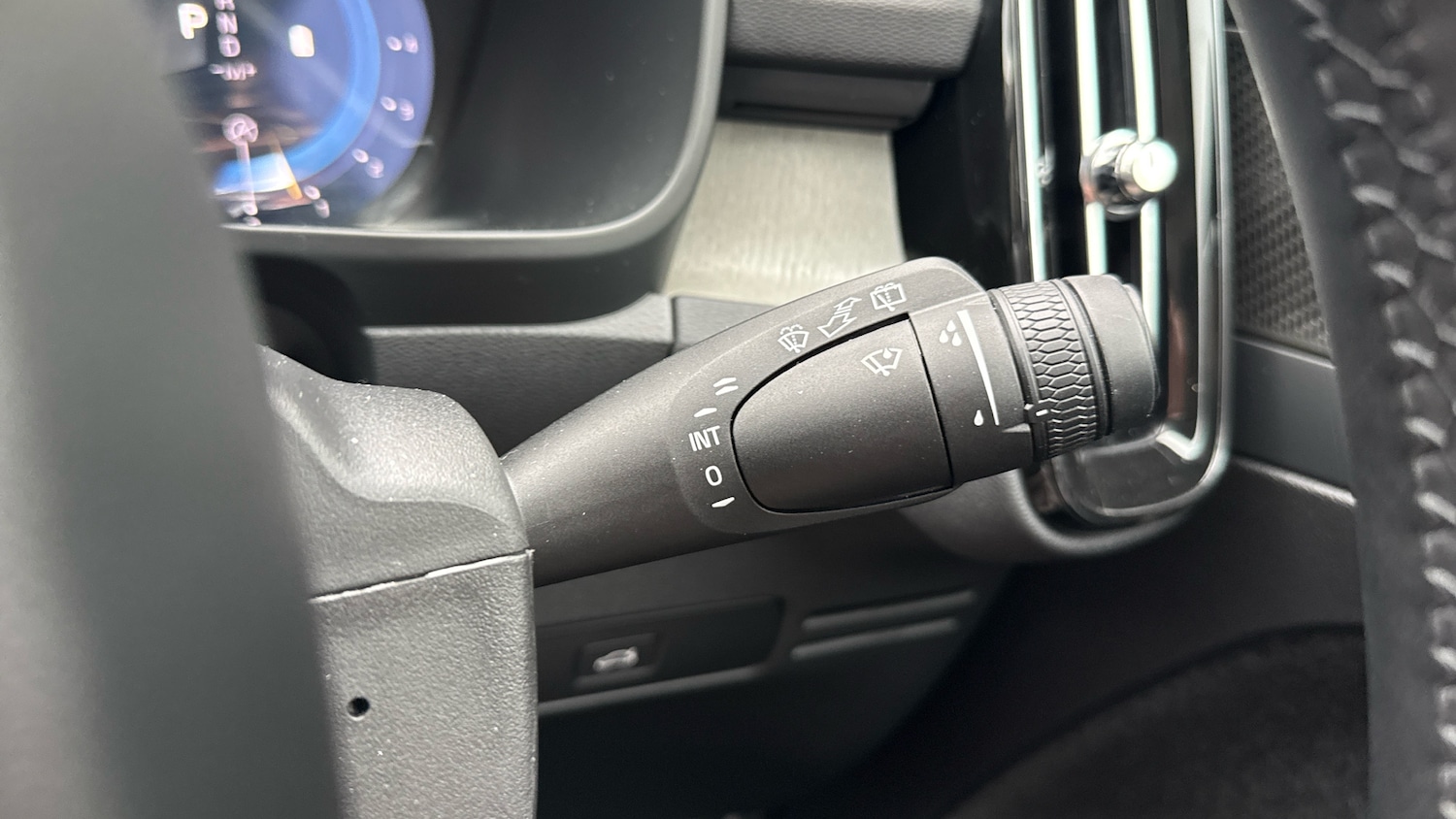 Used Volvo XC40 2024 for sale - 77323778: Photo 25