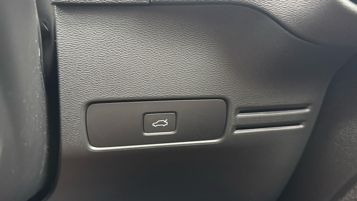 Used Volvo XC40 2024 for sale - 77323778: Photo 38