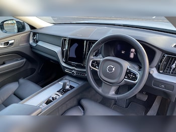 Used Volvo XC60 2023 for sale - 77046499: Photo