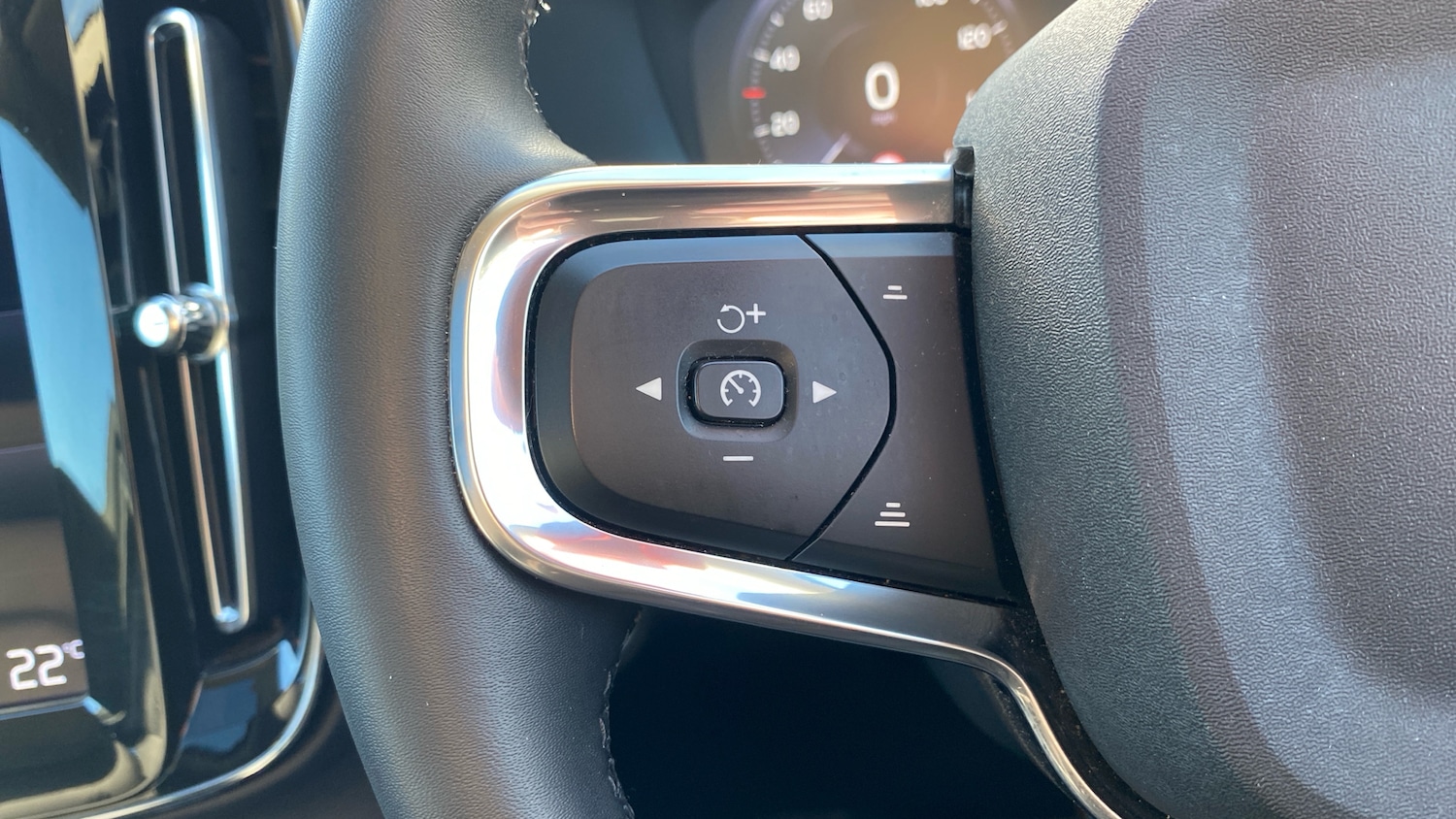 Used Volvo XC40 2022 for sale - 76653191: Photo 16