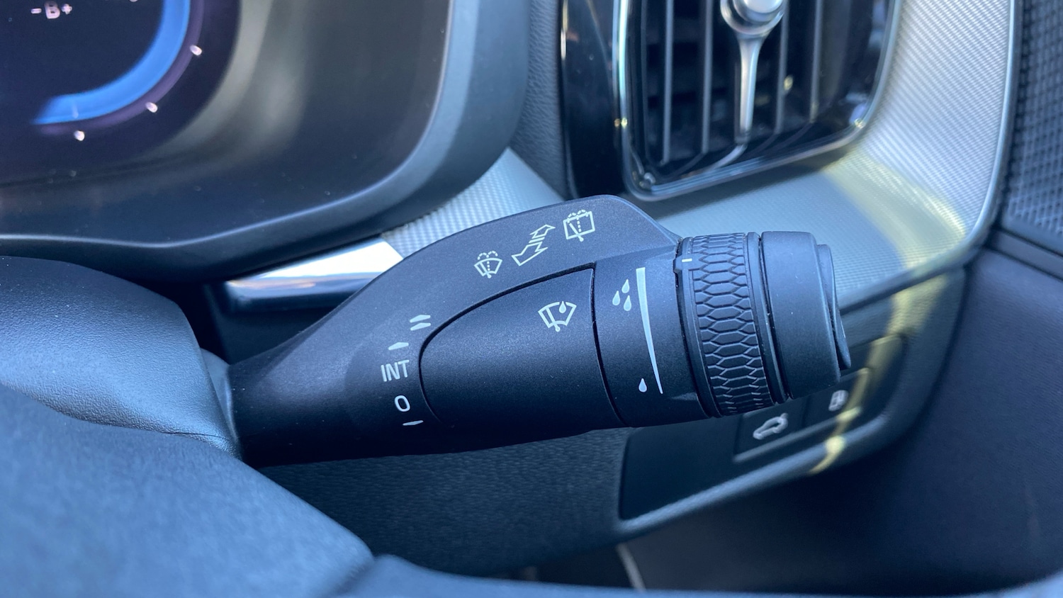 Used Volvo XC60 2023 for sale - 76653262: Photo 18