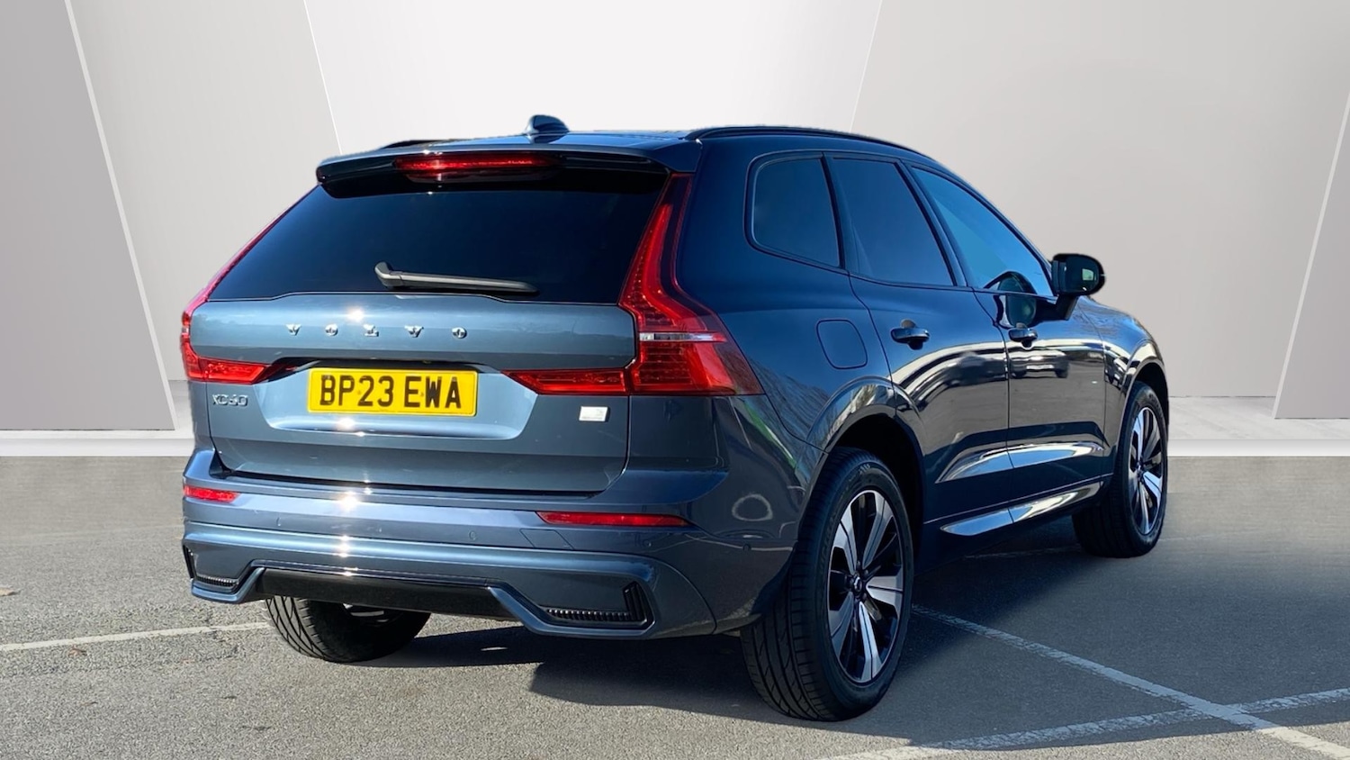 Used Volvo XC60 2023 for sale - 76653262: Photo 2