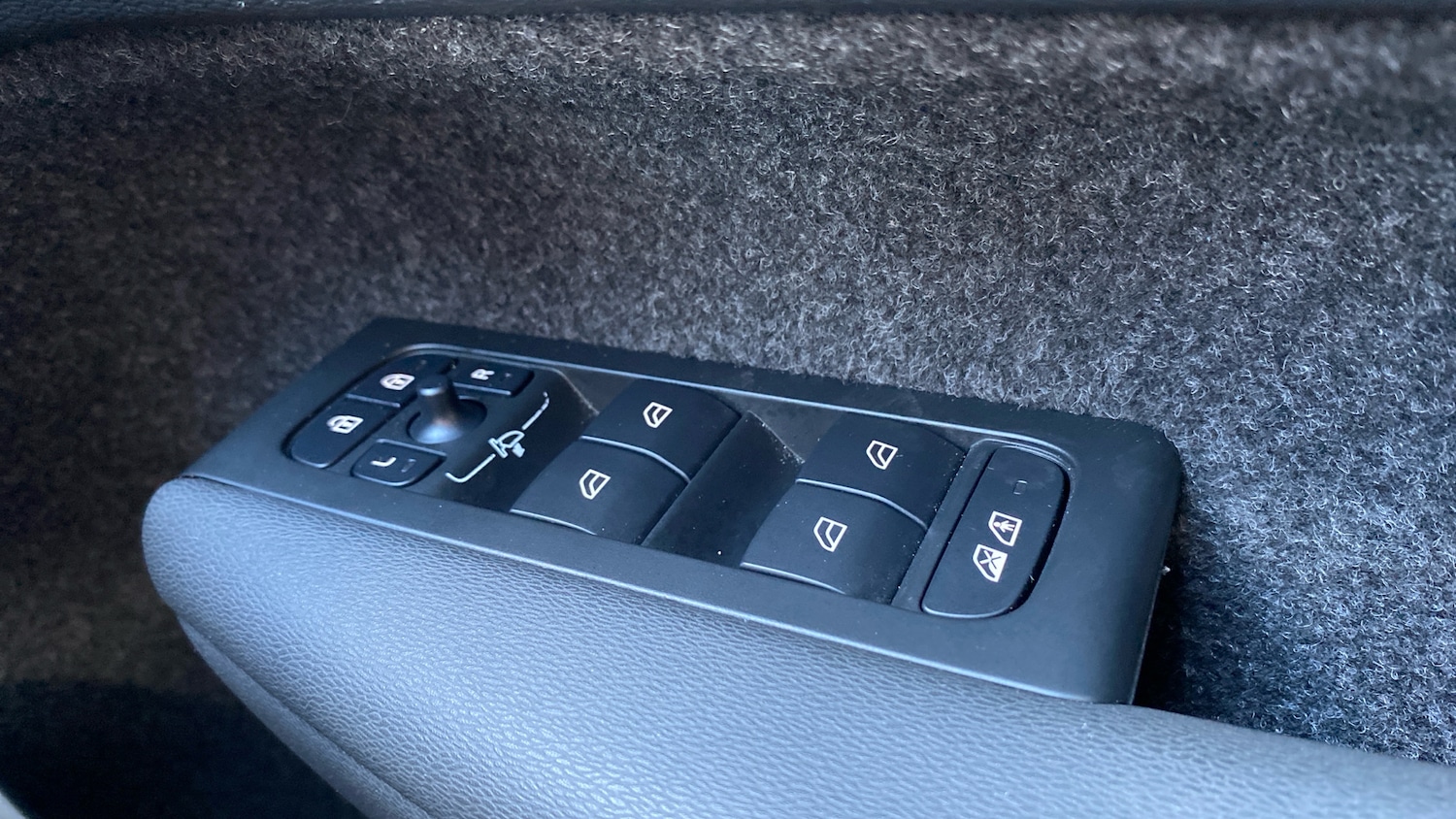 Used Volvo XC40 2025 for sale - 77834236: Photo 32