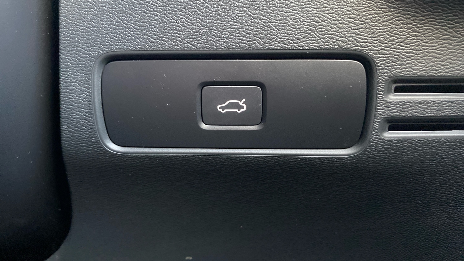 Used Volvo XC40 2025 for sale - 77834236: Photo 33