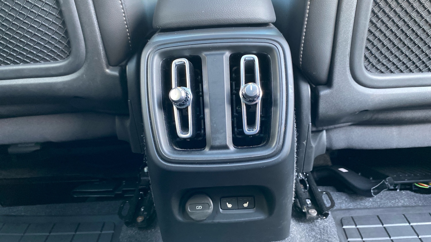 Used Volvo XC40 2025 for sale - 77834236: Photo 40