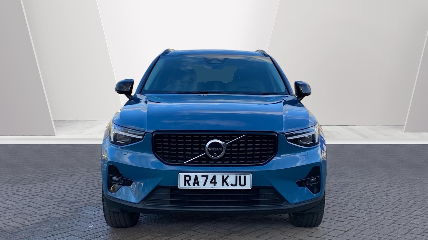 Used Volvo XC40 2025 for sale - 77834236: Photo 8