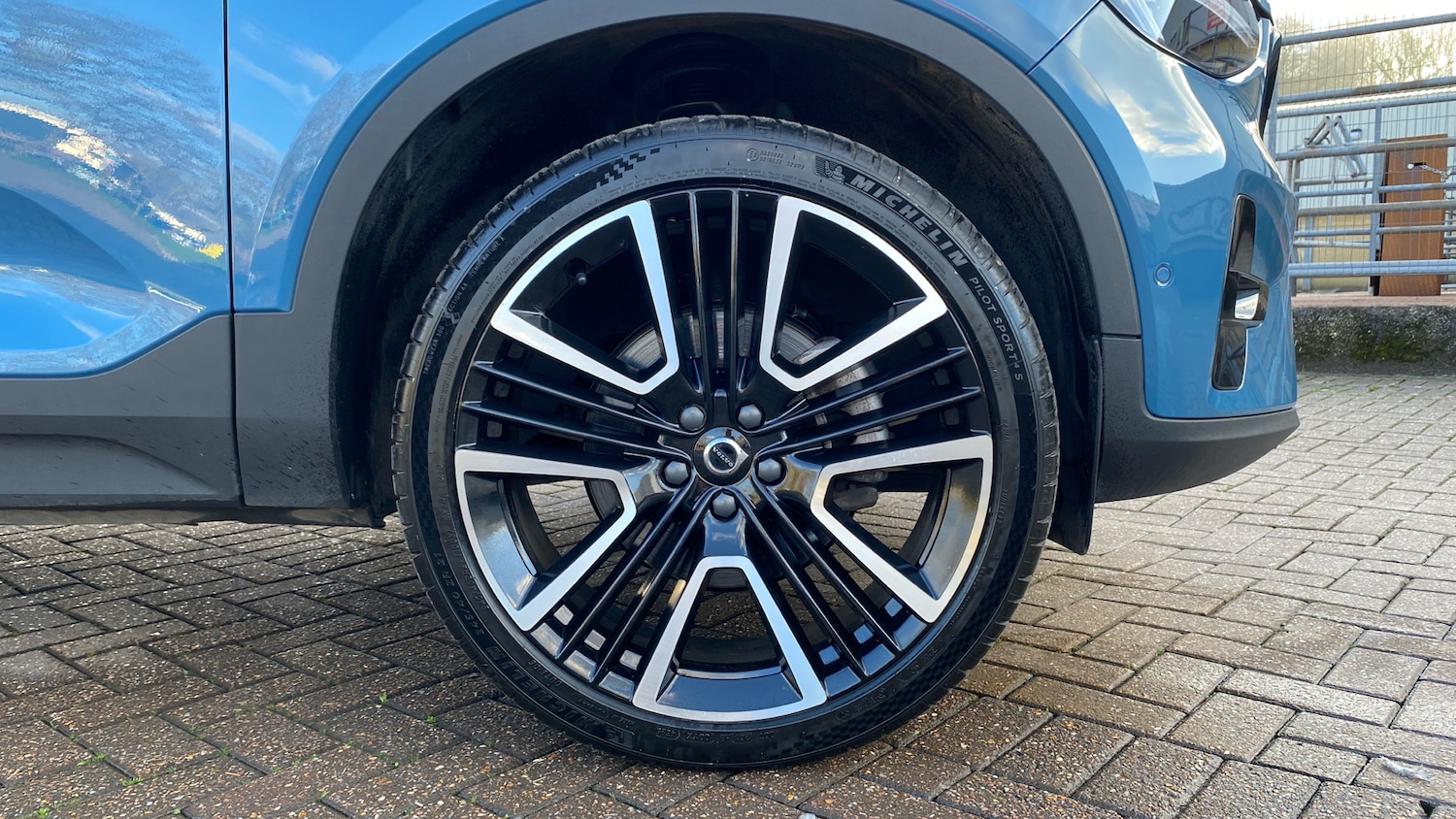 Used Volvo XC40 2025 for sale - 77834236: Photo 9