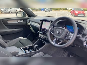 Used Volvo XC40 2025 for sale - 79491419: Photo
