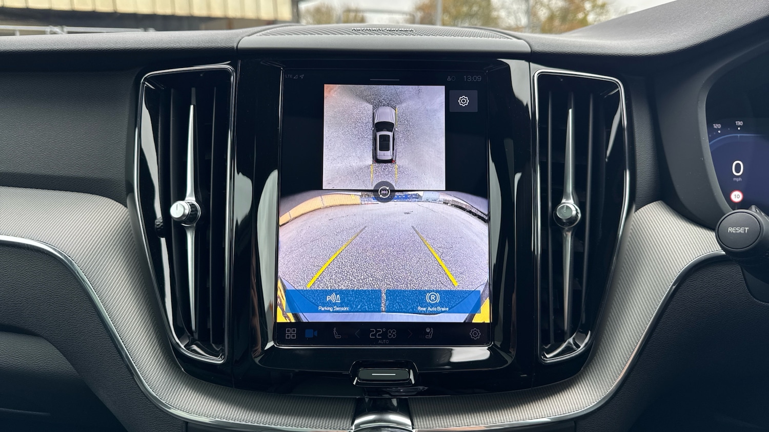 Used Volvo XC60 2024 for sale - 76653333: Photo 31