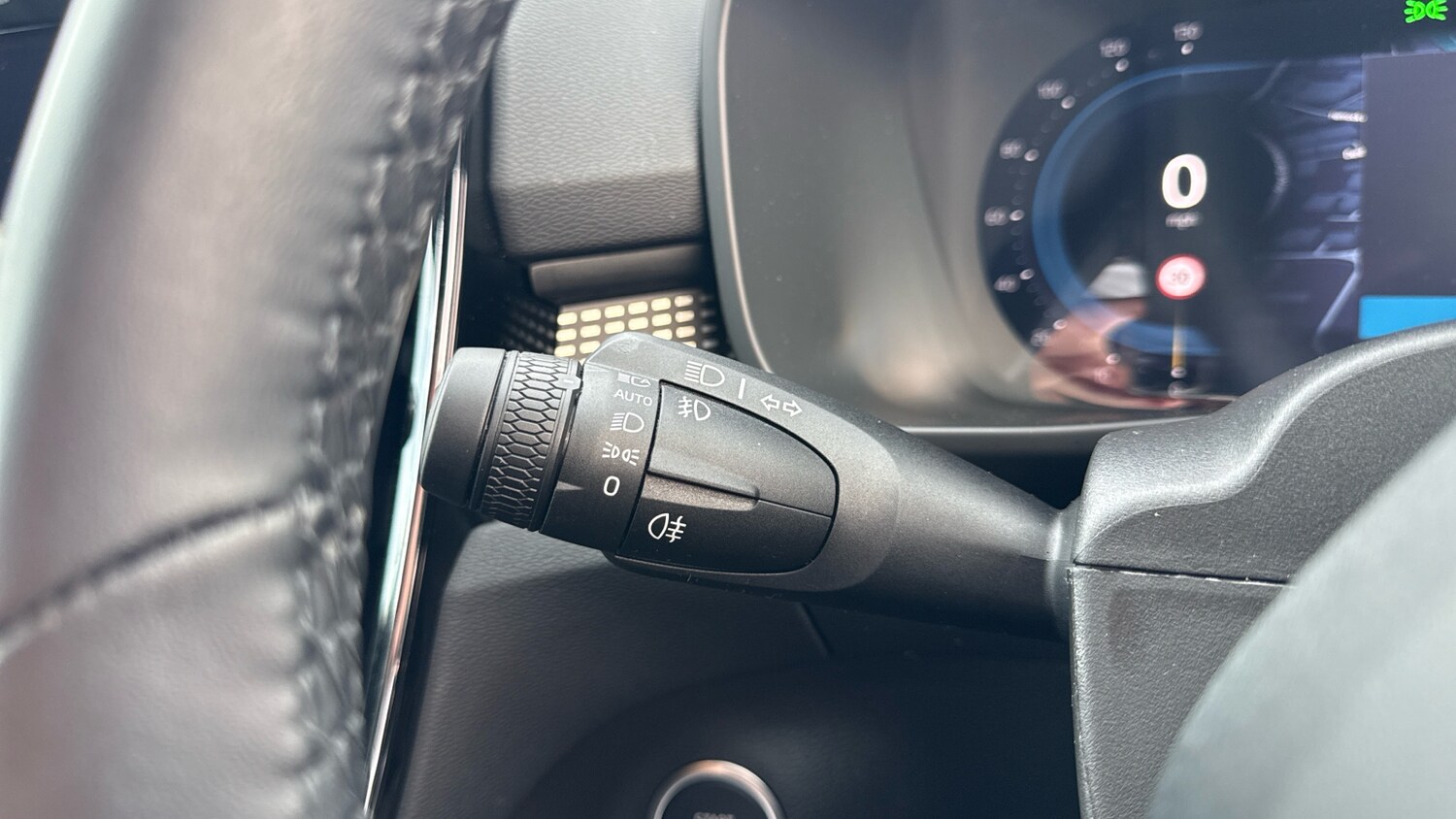 Used Volvo XC40 2025 for sale - 76653339: Photo 19