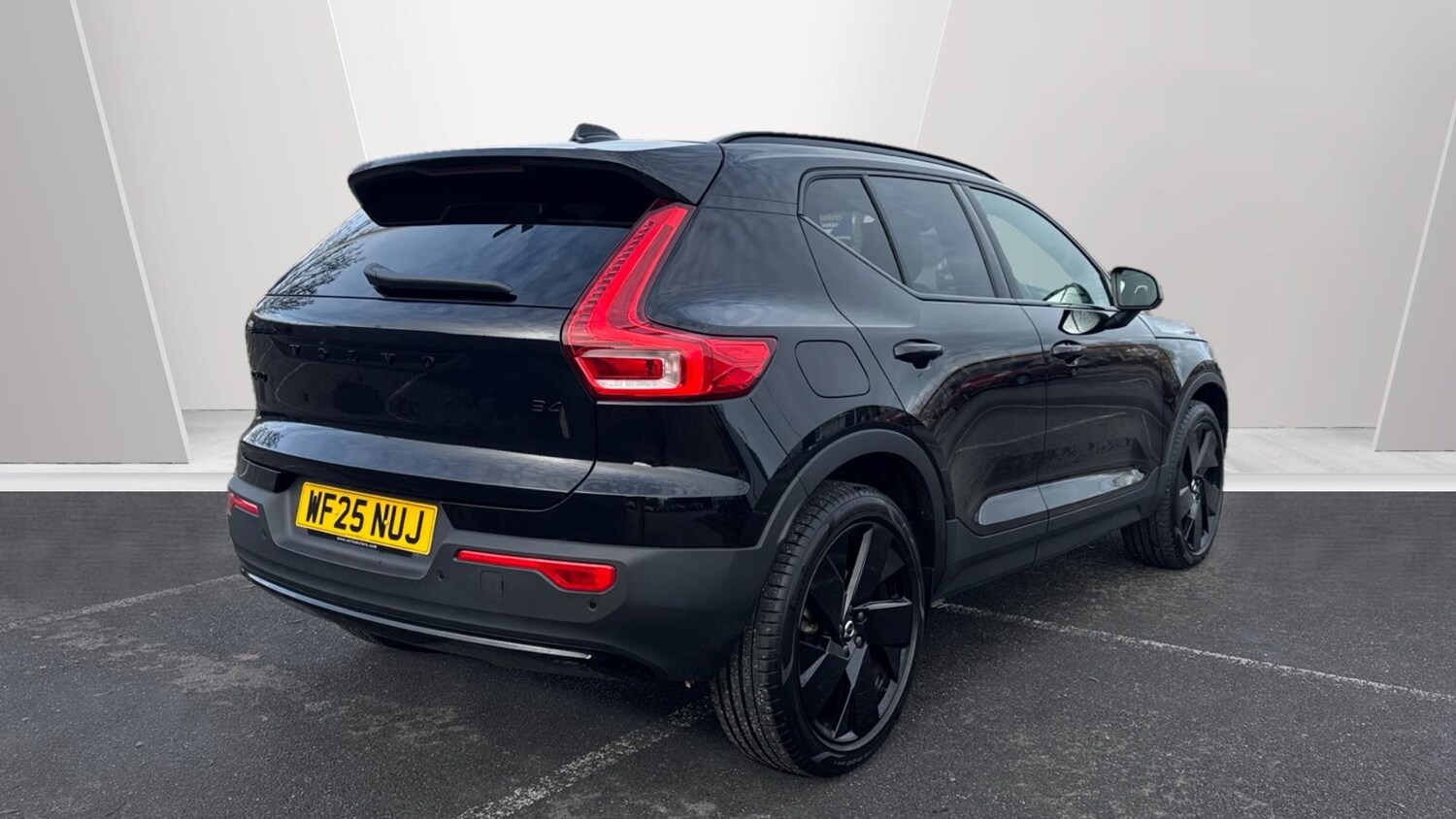 Used Volvo XC40 2025 for sale - 76653339: Photo 2