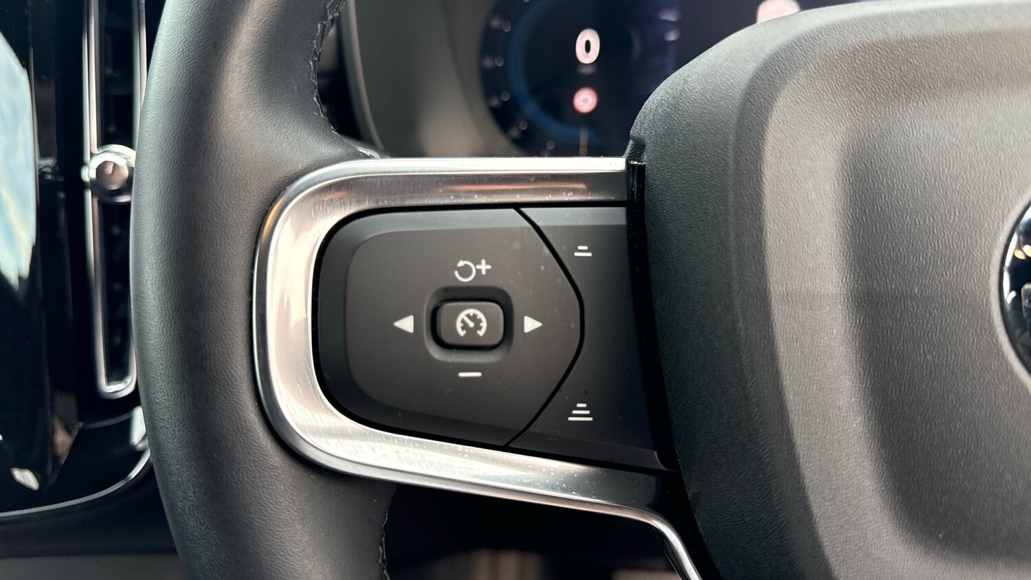 Used Volvo XC40 2025 for sale - 76653339: Photo 20