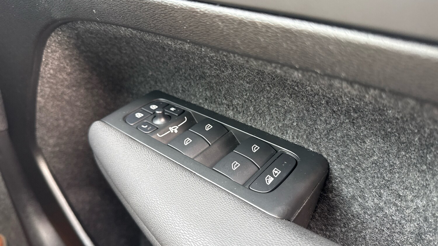 Used Volvo XC40 2025 for sale - 76653339: Photo 23