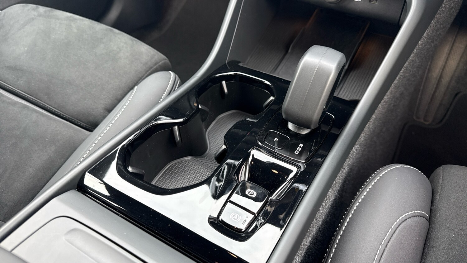 Used Volvo XC40 2025 for sale - 76653339: Photo 24