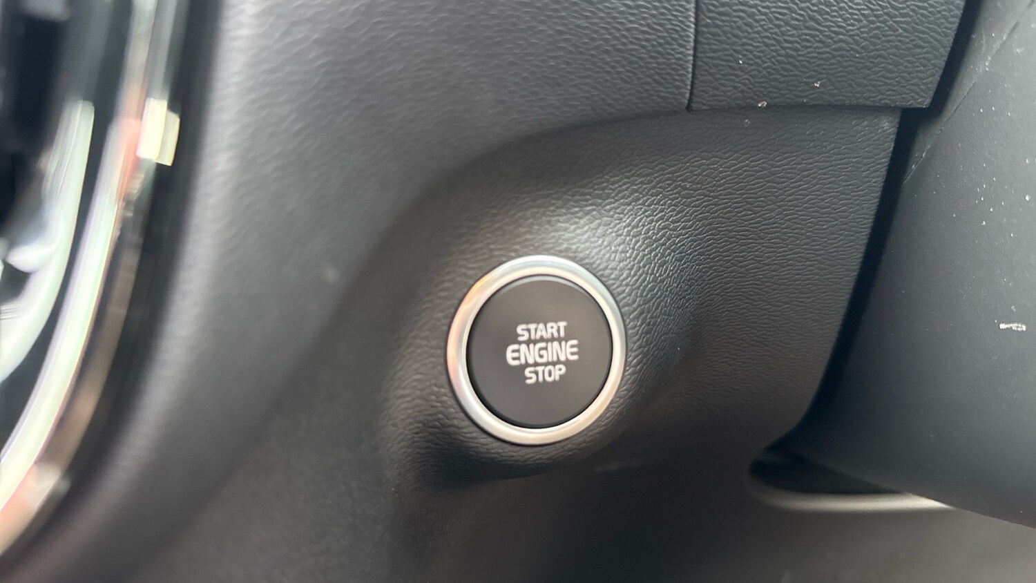 Used Volvo XC40 2025 for sale - 76653339: Photo 25