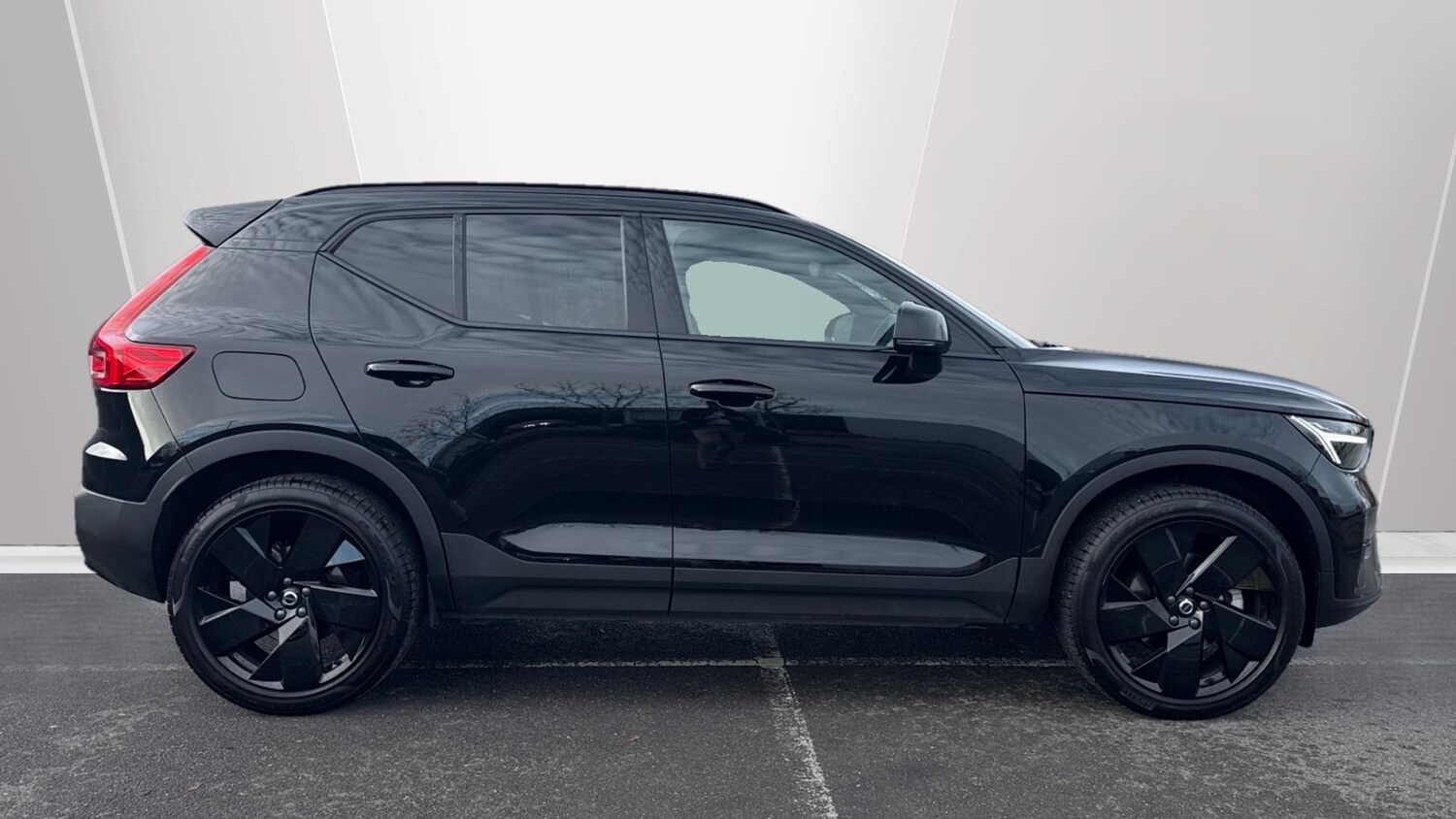 Used Volvo XC40 2025 for sale - 76653339: Photo 3