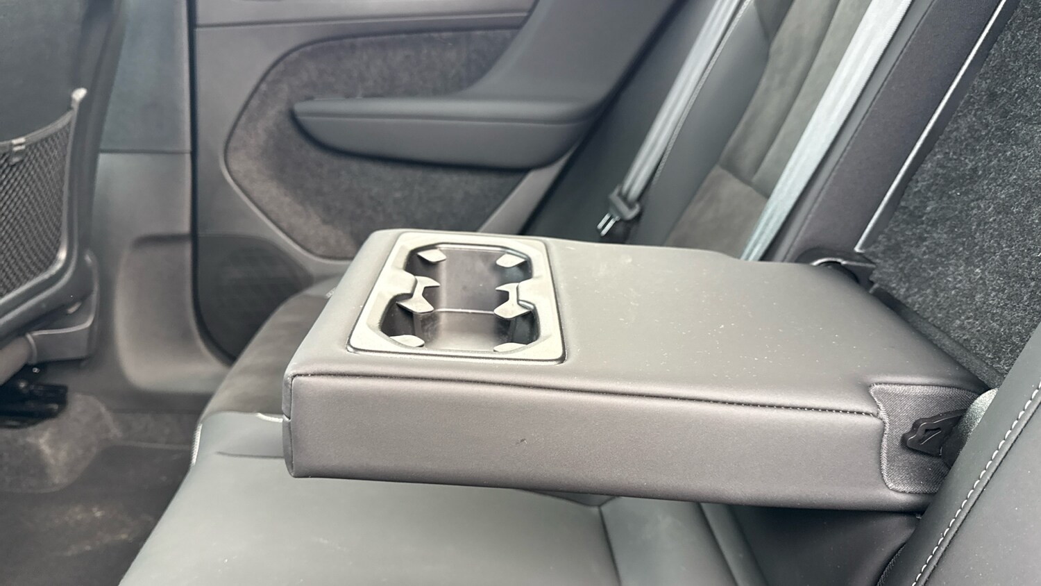 Used Volvo XC40 2025 for sale - 76653339: Photo 32