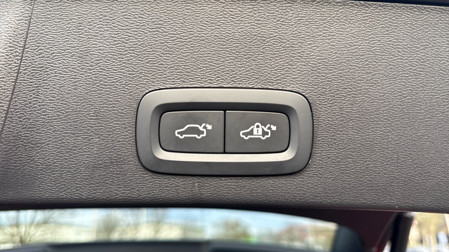 Used Volvo XC40 2025 for sale - 76653339: Photo 33