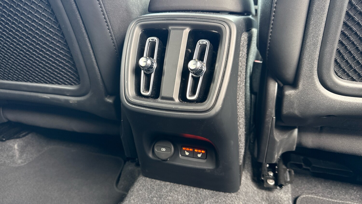 Used Volvo XC40 2025 for sale - 76653339: Photo 36