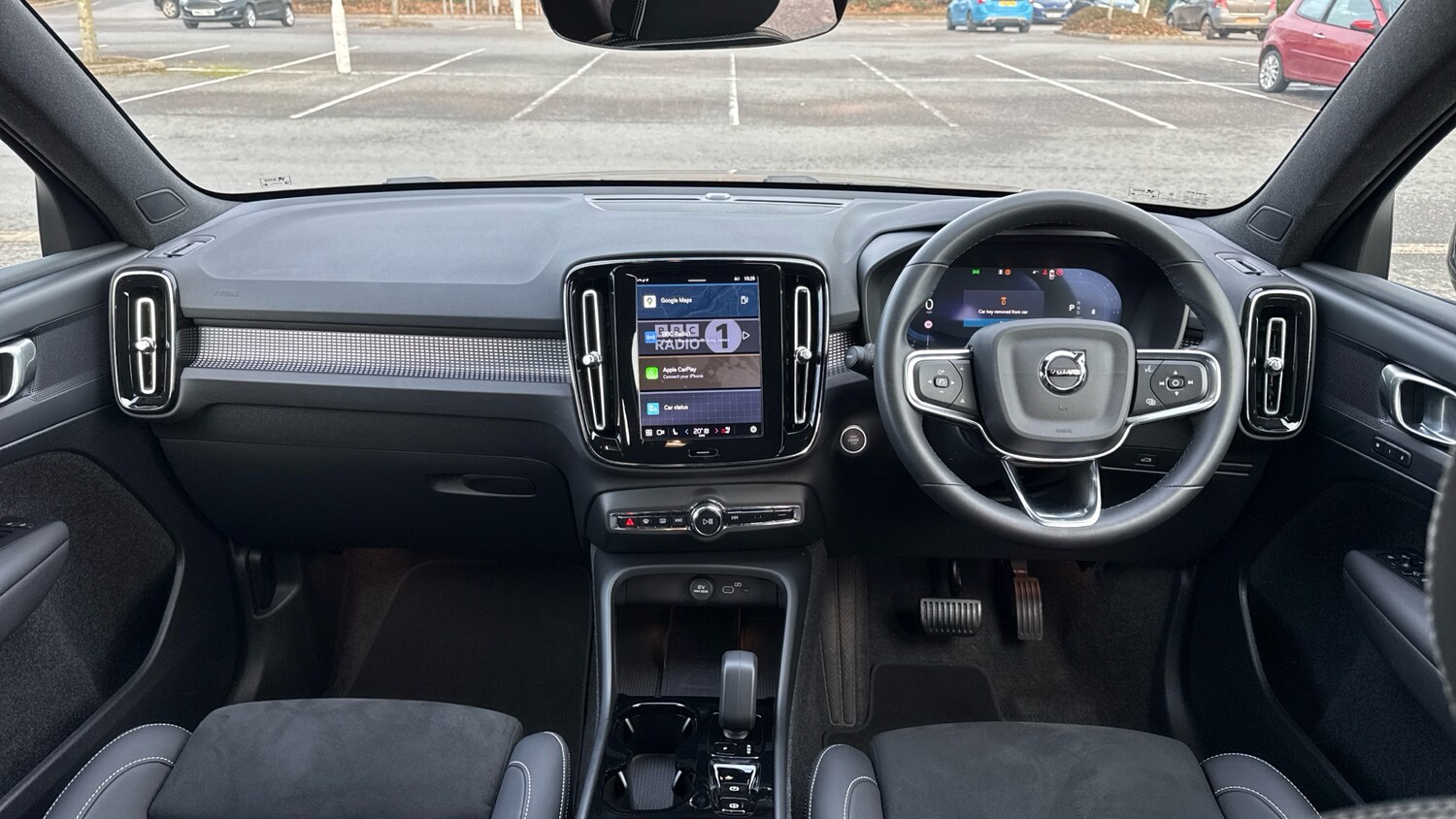 Used Volvo XC40 2025 for sale - 76653339: Photo 5