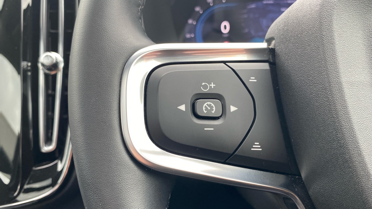 Used Volvo XC40 2025 for sale - 75983045: Photo 18