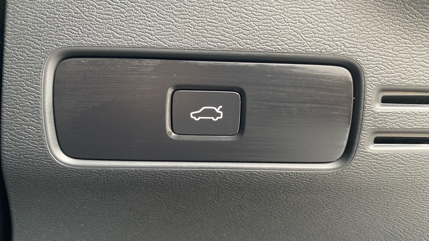 Used Volvo XC40 2025 for sale - 75983045: Photo 44