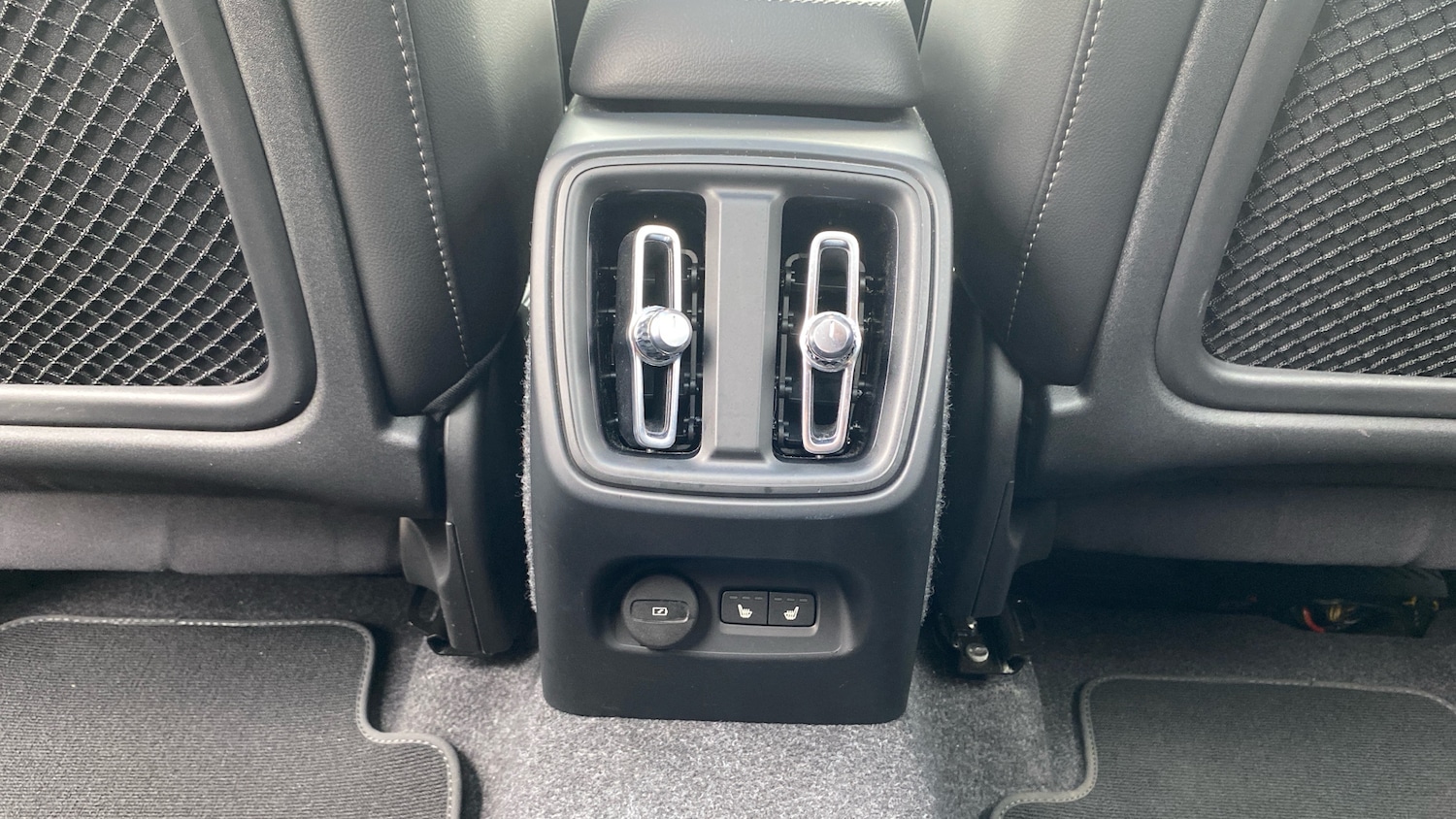 Used Volvo XC40 2025 for sale - 75983045: Photo 46