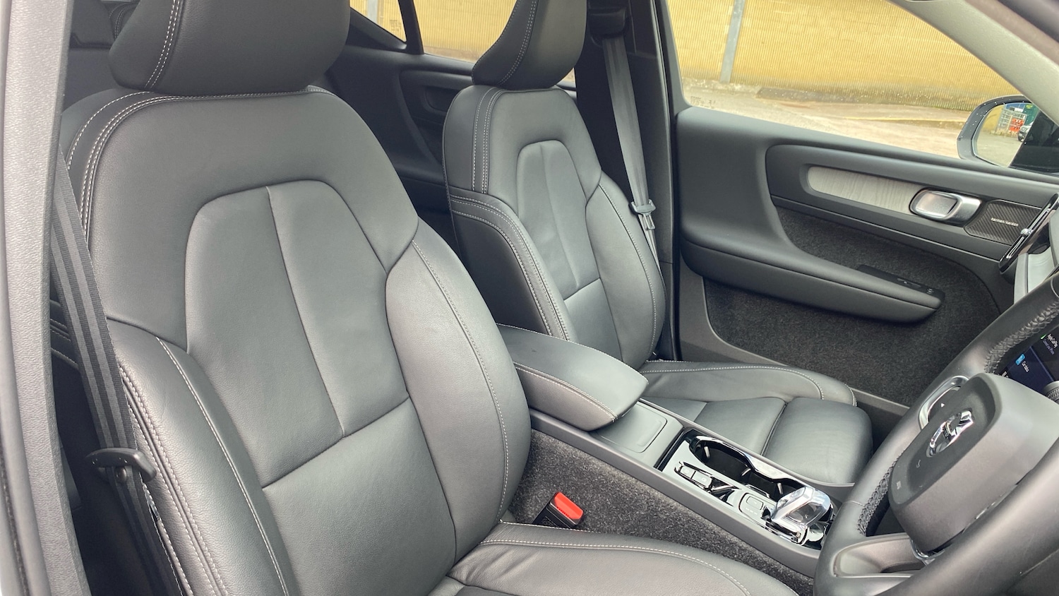 Used Volvo XC40 2025 for sale - 75983045: Photo 9